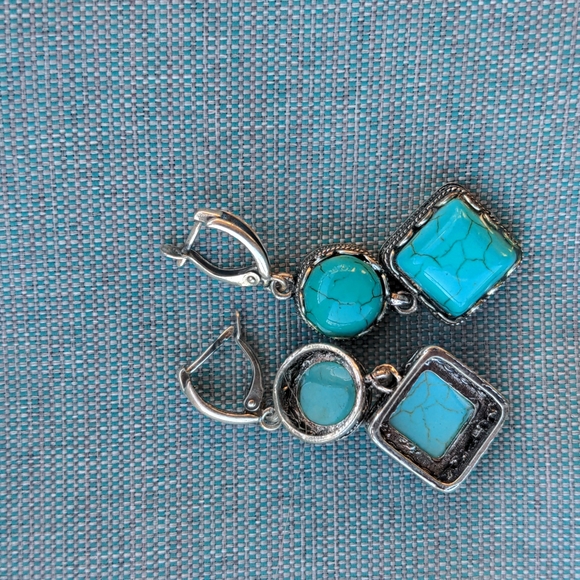 Turquoise bracelet and earrings - Picture 3 of 5